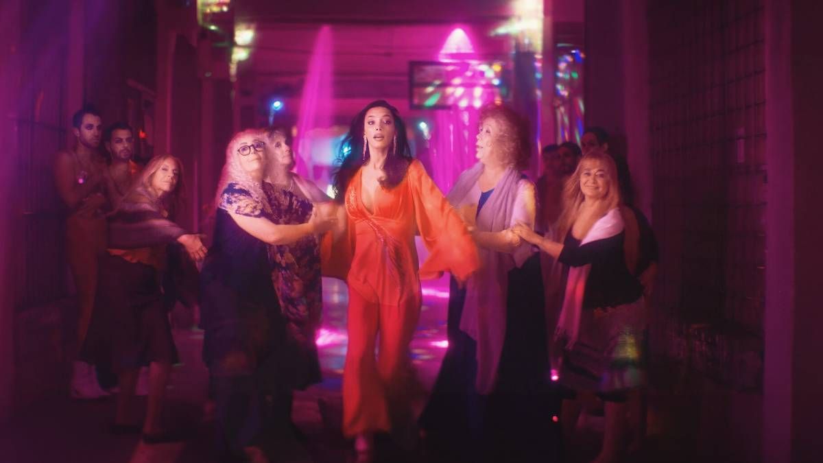 Confira a crítica do filme "Transmitzvah", drama argentino de 2024 com Penélope Guerrero disponível para assistir na Netflix