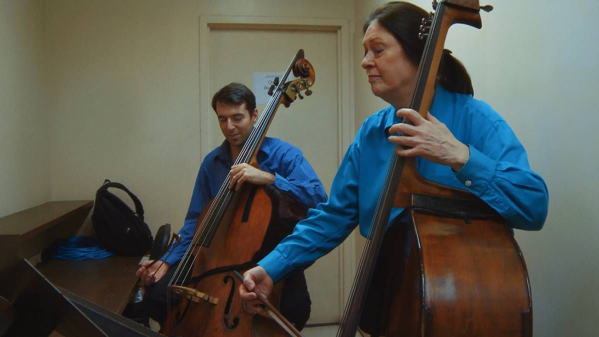 Confira a crítica do filme "A Única Mulher na Orquestra", documentário curta-metragem de 2024 disponível para assistir na Netflix