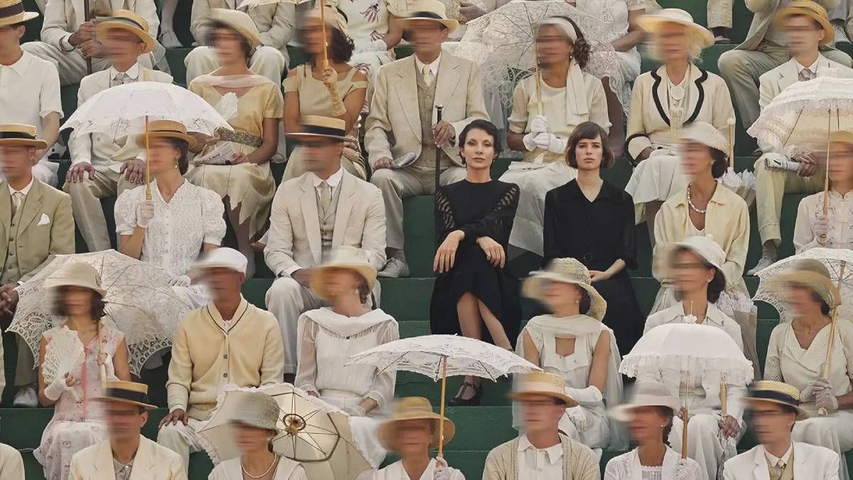 Confira a crítica do filme "A Virgem Vermelha", suspense dramático de 2024 disponível para assistir no Prime Video.