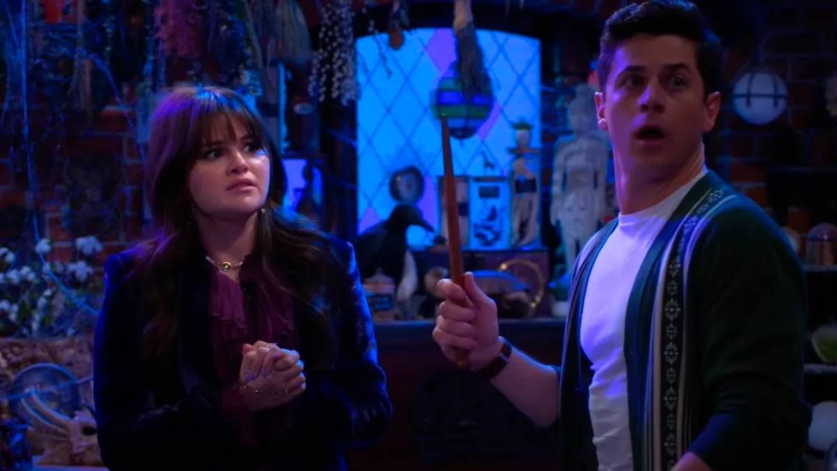 Confira a crítica da série "Os Feiticeiros Além de Waverly Place", comédia de fantasia disponível para assistir no Disney+