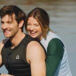 Confira a crítica do filme "Outra Chance para o Amor", romance de 2024 com Sarah Fisher disponível para assistir na Max.