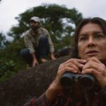 Confira a crítica do filme "Pasárgada", drama brasileiro com Dira Paes de 2024 disponível para assistir no Globoplay