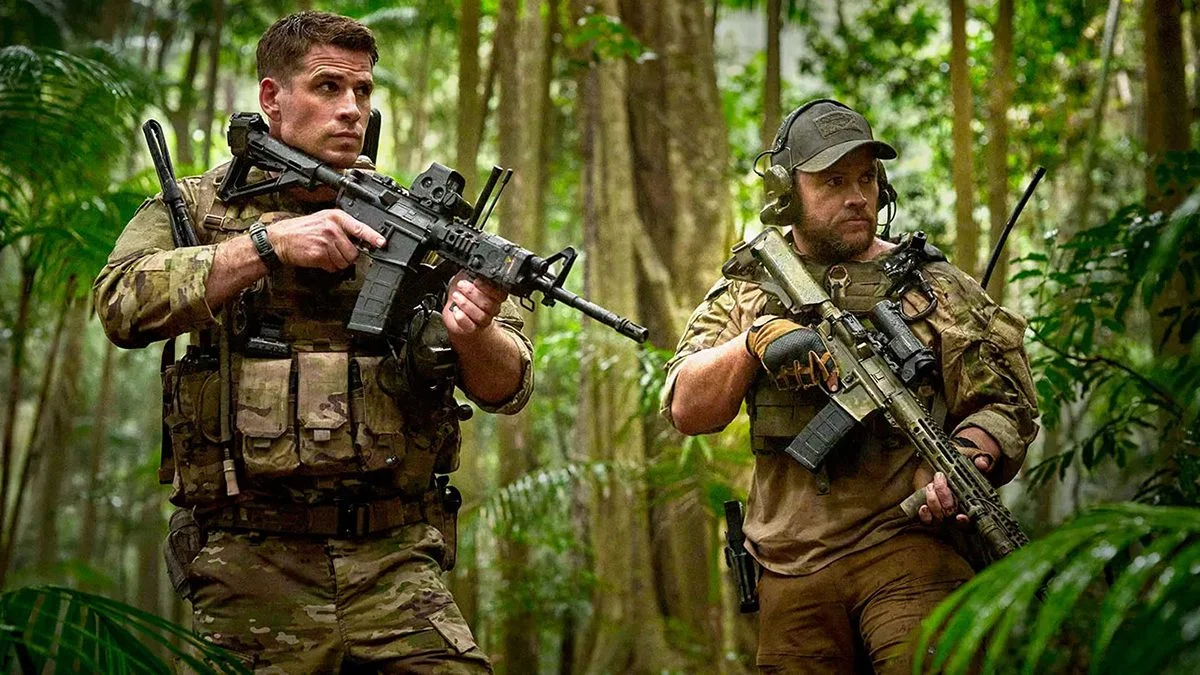 Confira a crítica de "Zona de Risco", filme de ação de 2024 com Liam Hemsworth e Russell Crowe disponível para assistir no Telecine.