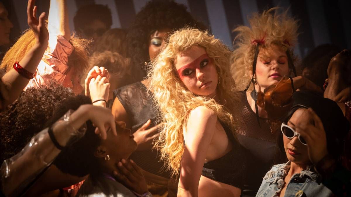 Confira a crítica do filme "MaXXXine", terror de 2024 com Mia Goth disponível para assistir no Prime Video.