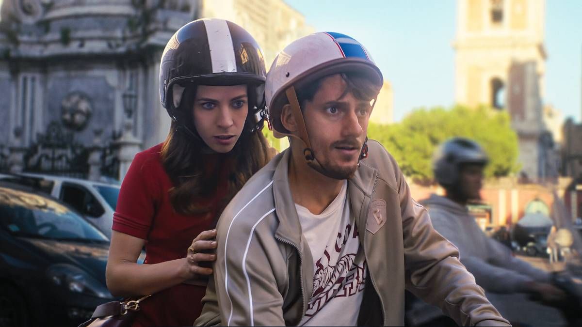 Confira a crítica do filme "O Truque do Amor", comédia italiana de 2025 disponível para assistir na Netflix
