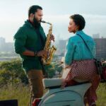 Confira a crítica do filme "Umjolo: Entre Dois Amores", comédia romântica sul-africana de 2025 disponível para assistir na Netflix.