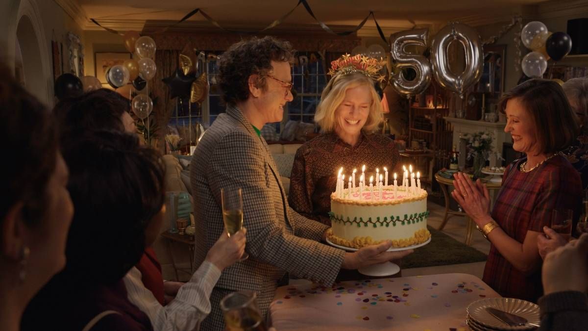 Confira a crítica do filme "Aqui", drama de 2025 de Robert Zemeckis com Tom Hanks e Robin Wright disponível para assistir nos cinemas