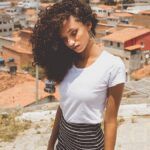 cena de mulher em favela