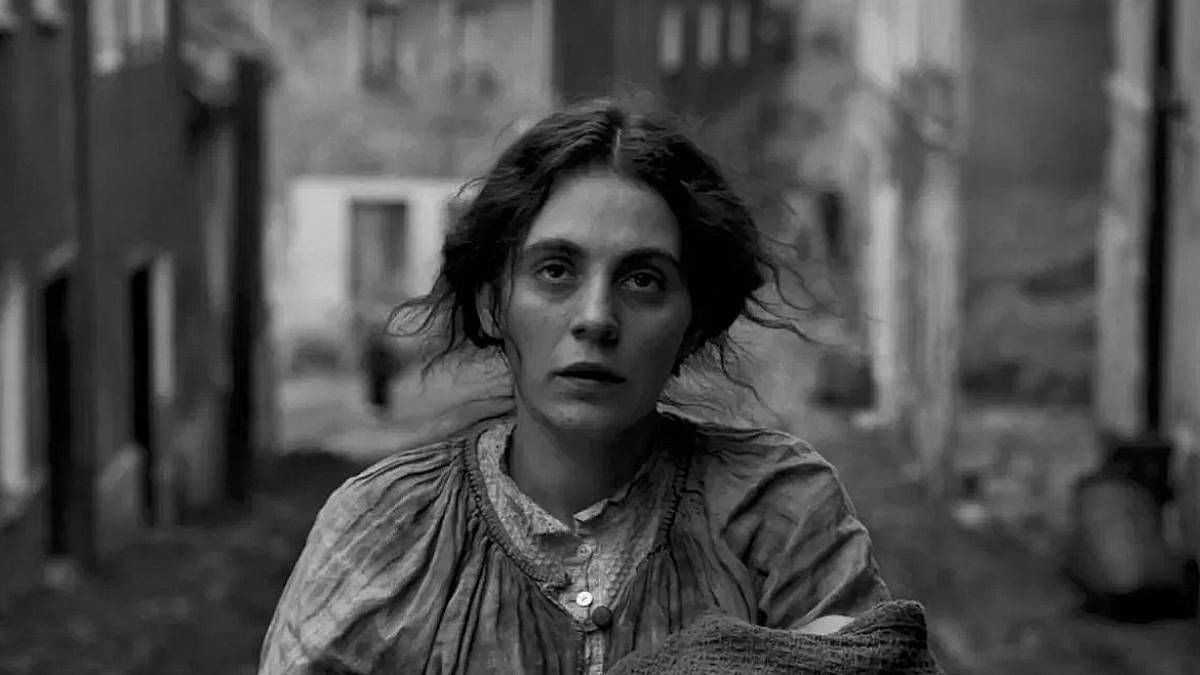 Confira a crítica do filme "A Garota da Agulha", drama de 2024 indicado ao Oscar 2025 disponível para assistir na Mubi