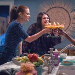 Cena da temporada 4 da série "Doces Magnólias", romance dramático de 2025 disponível para assistir na Netflix - Confira a crítica