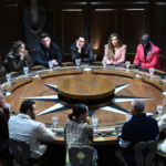 Fim de ‘The Rookie’, nova temporada de ‘The Traitors’... veja o que chega ao Universal em março de 2025 (2)