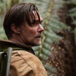 Cena do filme "Força Da Natureza: The Dry 2", suspense de 2024 com Eric Bana disponível para assistir no Prime Video - Confira a crítica
