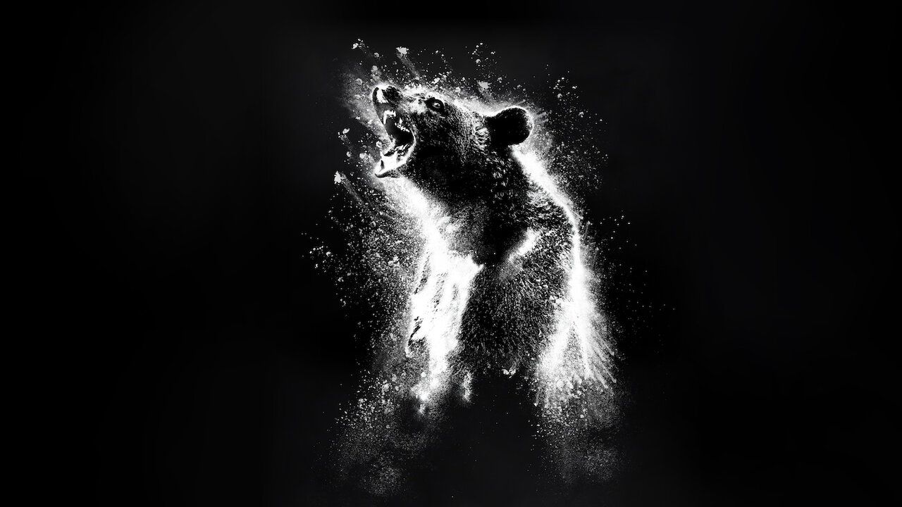 Confira a crítica do filme "O Urso do Pó Branco", comédia ácida de 2023 disponível para assistir na Netflix