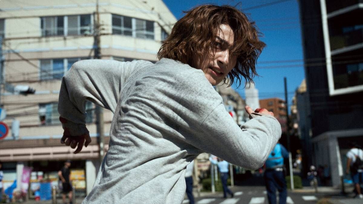 Confira a crítica do filme "Verdadeira Identidade", suspense japonês de 2024 disponível para assistir na Netflix