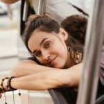 Confira a crítica do filme "Viva a Vida", comédia brasileira com Thati Lopes que estreou em 30 de janeiro de 2025 nos cinemas