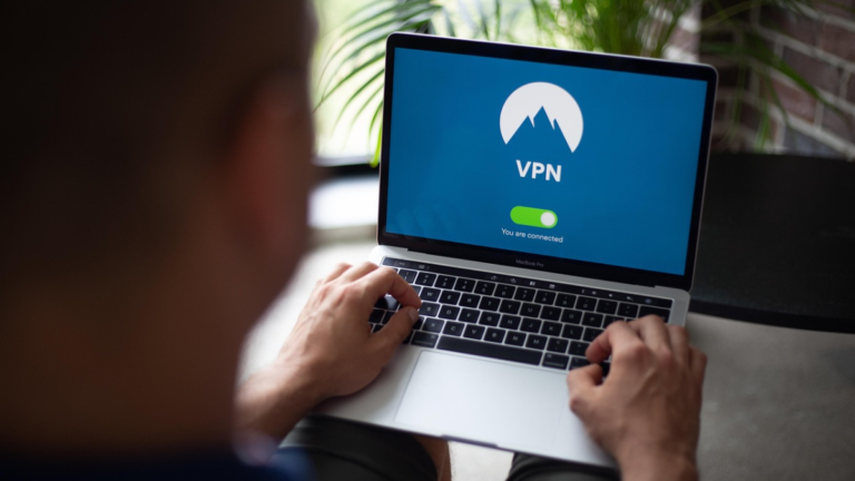 Como assistir Netflix com VPN Aprenda a usar a ferramenta e veja filmes e séries no exterior