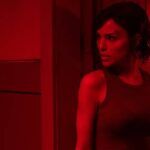 Confira a crítica do filme "Ash: Planeta Parasita", terror de ficção científica de 2025 disponível para assistir no Prime Video