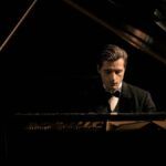 Confira a crítica do filme "Bolero - A Melodia Eterna", drama biográfico de 2025 disponível para assistir nos cinemas.