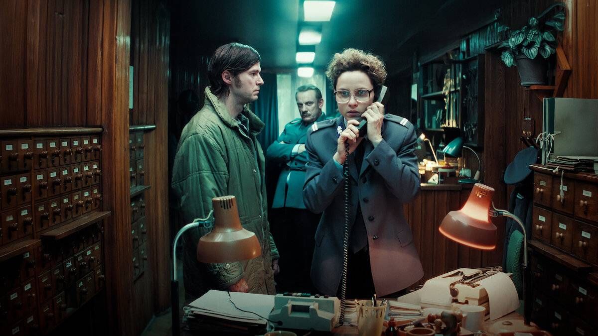 Confira a crítica da série "Projeto OVNI", drama de ficção científica polonês de 2025 disponível para assistir na Netflix