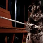 Confira a crítica do filme "Screamboat: Terror a Bordo", terror trash de 2025 disponível para assistir nos cinemas.