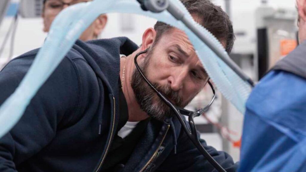 Confira a crítica do episódio 15 da série "The Pitt", drama médico de 2025 disponível para assistir na Max