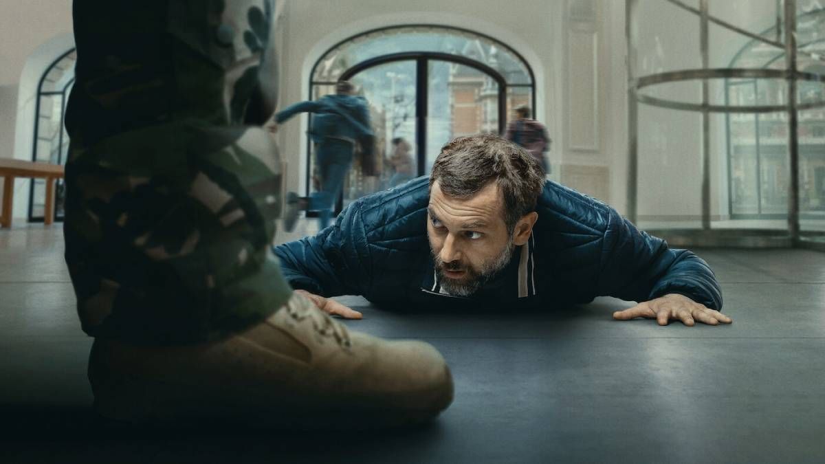 Confira a crítica do filme "iHostage", suspense holandês baseado em fatos reais de 2025 disponível para assistir na Netflix.