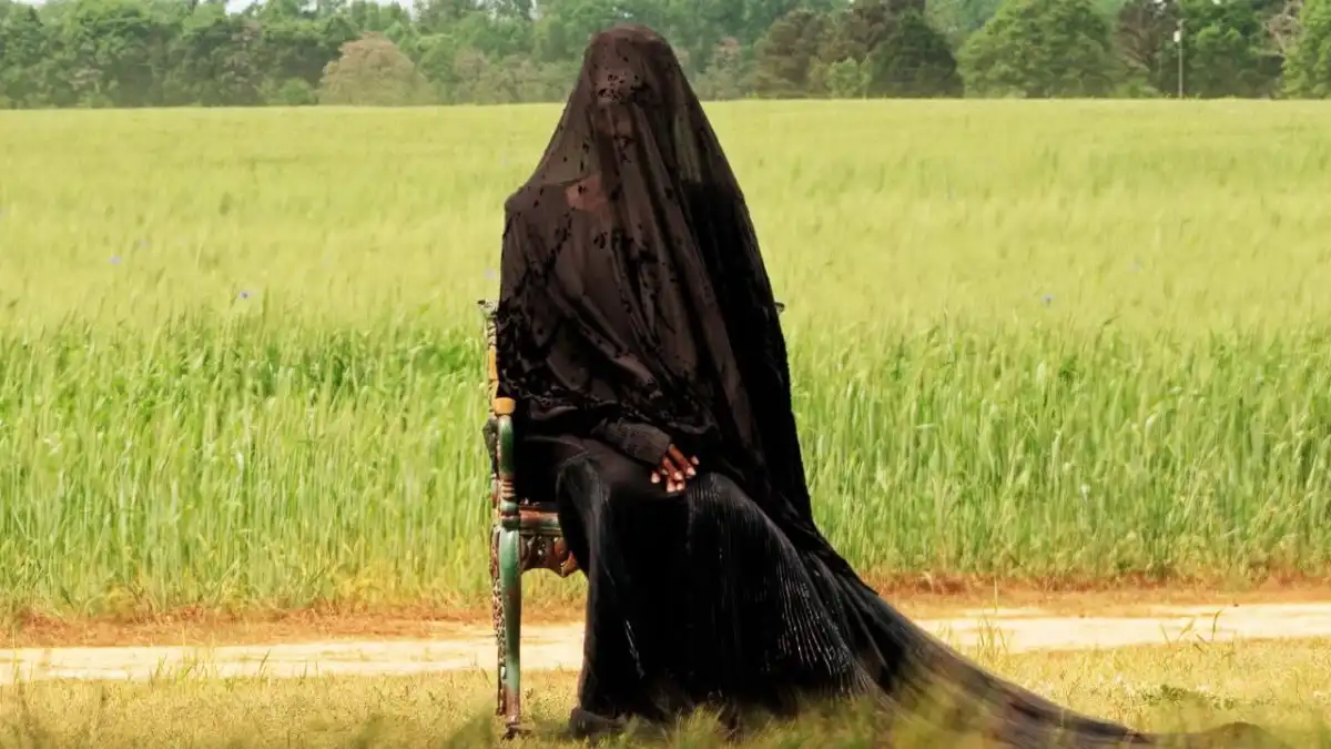 Confira a crítica do filme "A Mulher no Jardim", terror de 2025 de Jaume Collet-Serra disponível para assistir nos cinemas.