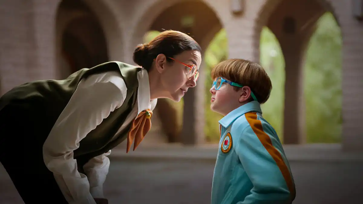 Confira a crítica da série "Cobras e Escadas", comédia mexicana de 2025 disponível para assistir na Netflix.