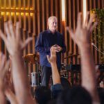 Confira a crítica do filme "Fé Para o Impossível", drama brasileiro de 2025 disponível para assistir na Netflix.