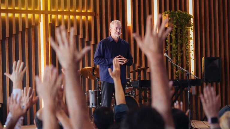 Confira a crítica do filme "Fé Para o Impossível", drama brasileiro de 2025 disponível para assistir na Netflix.