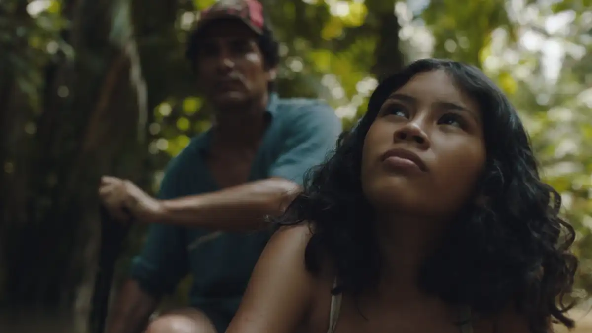 Confira a crítica do filme "Manas", drama brasileiro de 2025 com Dira Paes disponível para assistir nos cinemas.