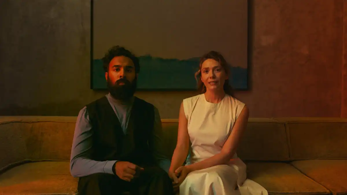 Confira a crítica do filme "A Avaliação", suspense dramático de 2025 com Alicia Vikander e Elizabeth Olsen, disponível no Prime Video.