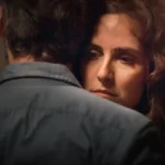 Confira a crítica do filme "Coração Delator", drama argentino de 2025 disponível para assistir na Netflix.