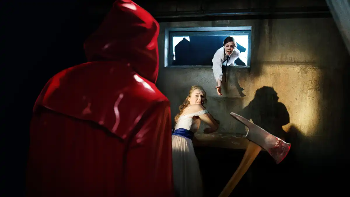 Confira a crítica do filme "Rua do Medo: Rainha do Baile", parte 4 da franquia de terror de 2025 disponível para assistir na Netflix.