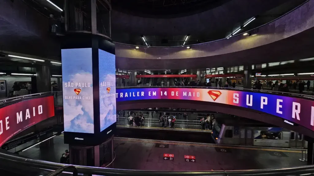 Escudo do Superman 2025 em São Paulo para o lançamento do trailer