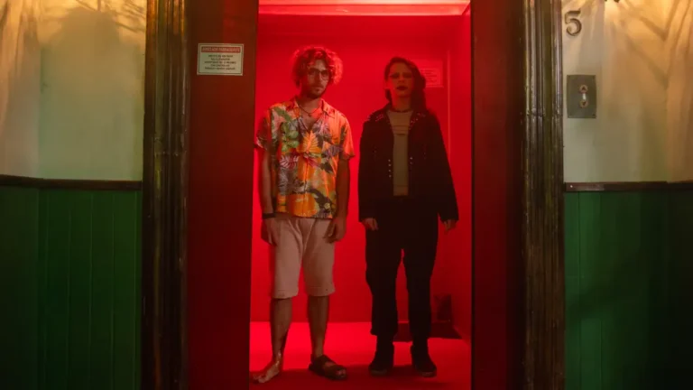 Confira a crítica do filme "Prédio Vazio", terror brasileiro de Rodrigo Aragão que estreou em 12 de junho de 2025 nos cinemas