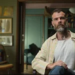 Série documental ‘A Mulher da Casa Abandonada’ ganha data de lançamento saiba quando e onde assistir