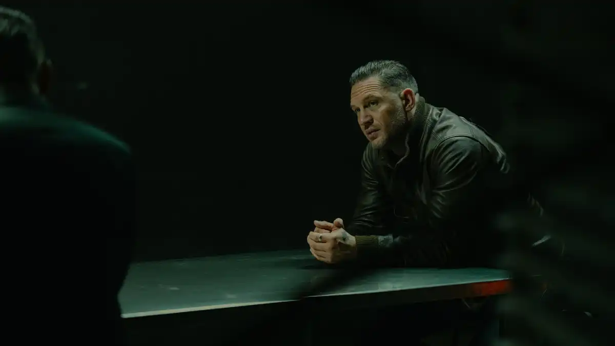 Confira a crítica da série "Terra da Máfia", drama policial de 2025 com Tom Hardy, disponível para assistir no Paramount+.