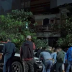 Cena da série A Mulher da Casa Abandonada, do Prime Video (2025) - Flixlândia