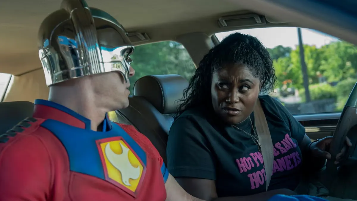 Cena da temporada 2 da série Pacificador, da HBO Max (2025) - Flixlândia