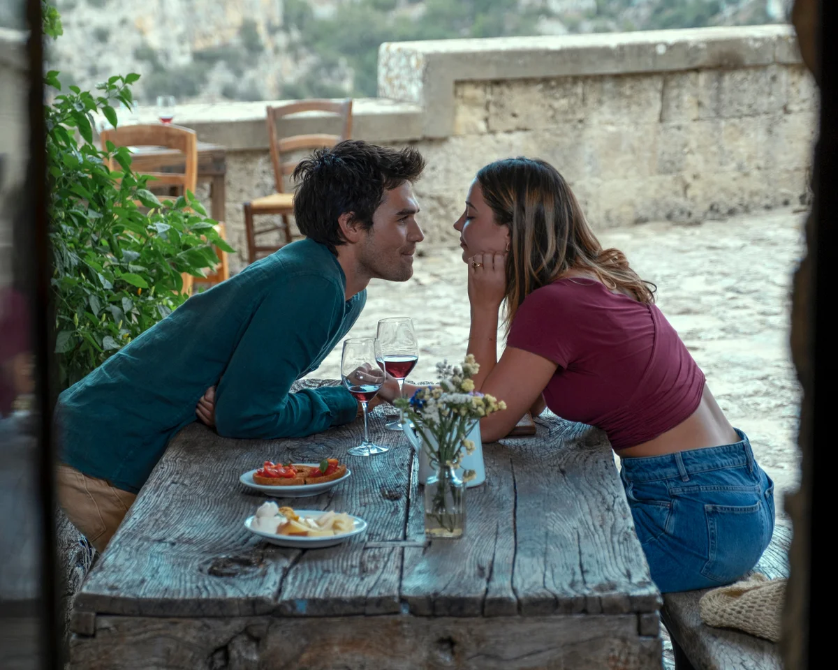 Cena do filme O Mapa que me Leva até Você, do Prime Video (2025) - Flixlândia