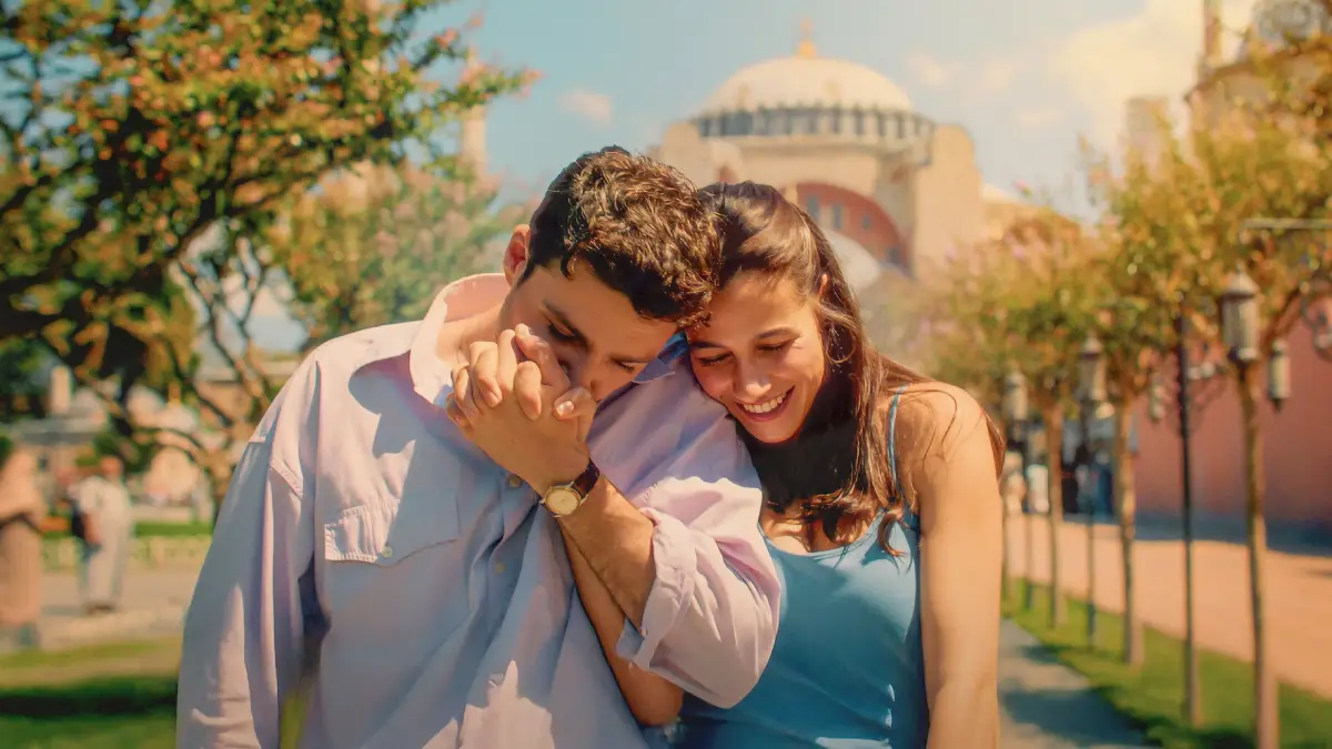 Crítica do filme Ela Disse Talvez, da Netflix (2025) - Flixlândia