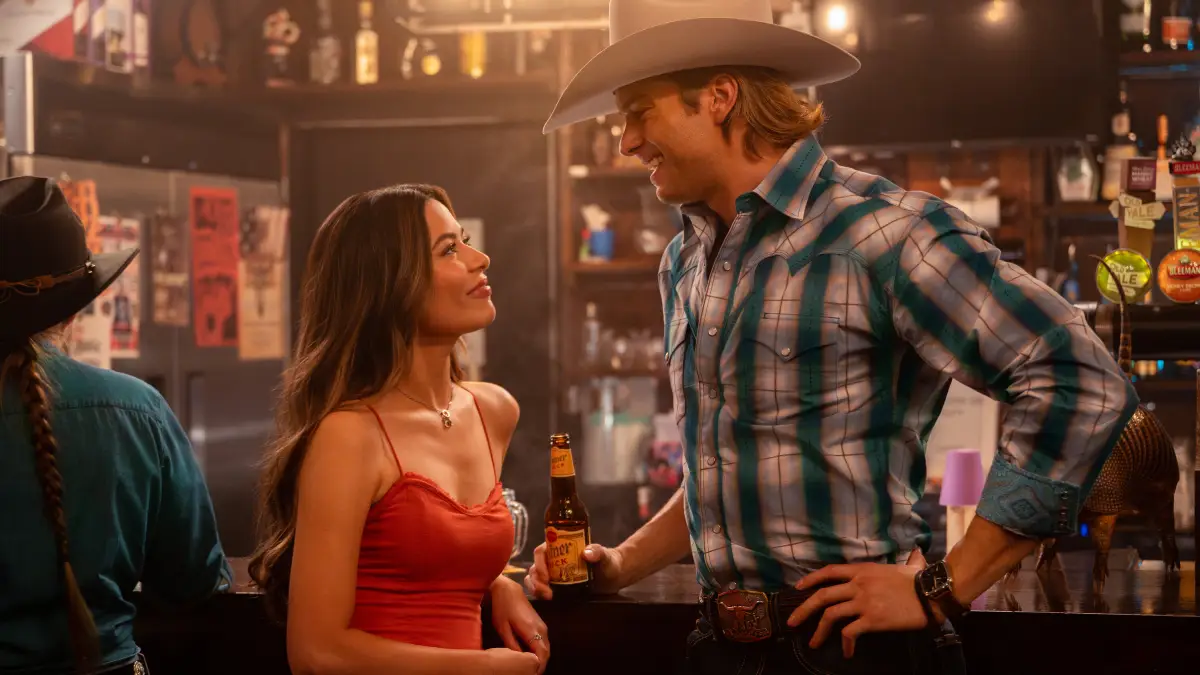 cena do filme A Paris Errada, da Netflix (2025) - Flixlândia