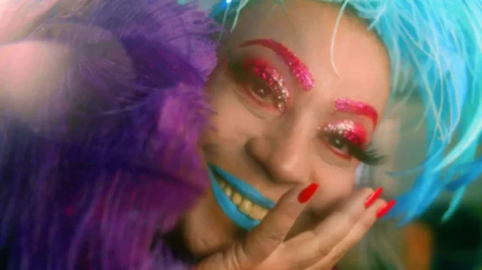 Alegria Brasil, estrelando Maria Alcina_, direção Elizabete Martins Campos. Crédito foto Breno Conde (2)