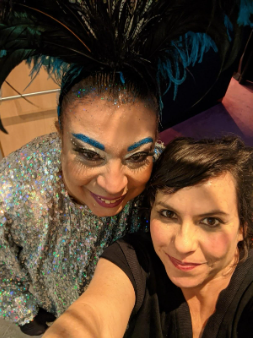 Cantora Maria Alcina e a diretora Elizabete Martins durante as filmagens. foto divulgação iT Filmes