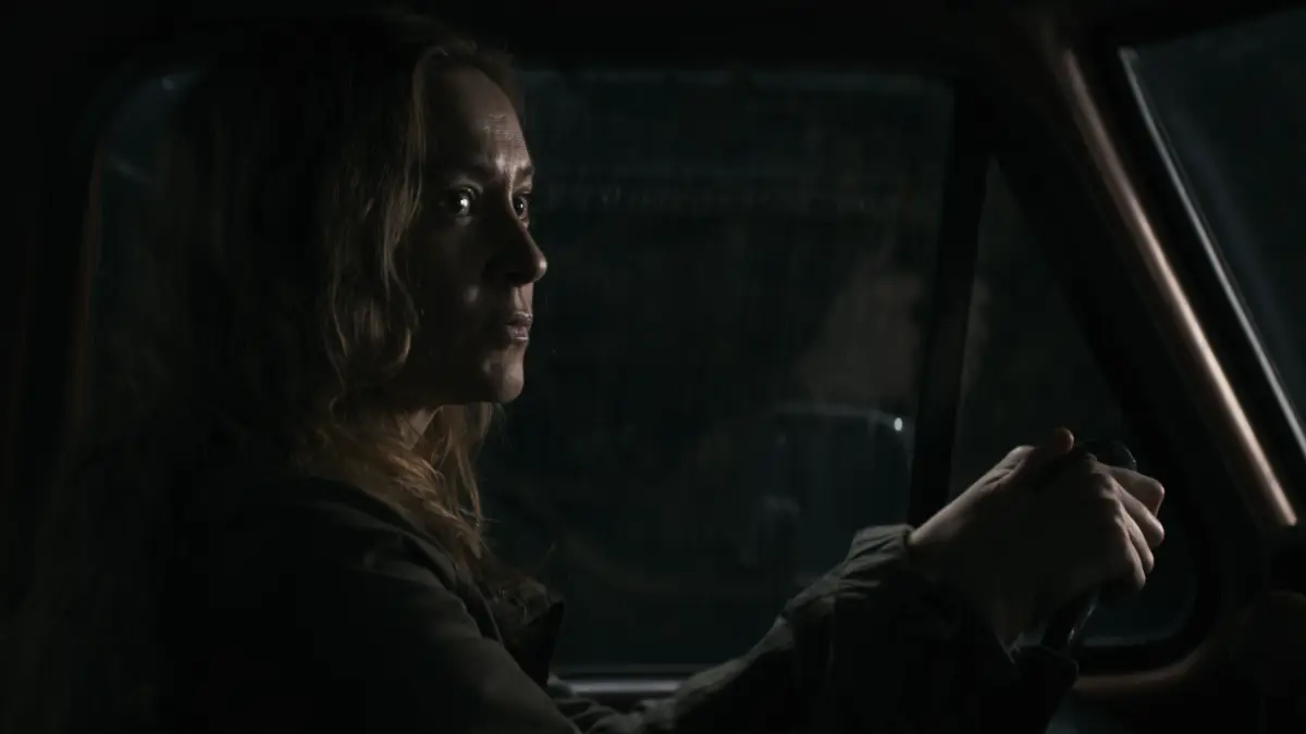 Cena do filme Terror em Shelby Oaks (2025) - Flixlândia