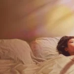 A Garota Canhota resenha crítica do filme Netflix 2025 Flixlândia