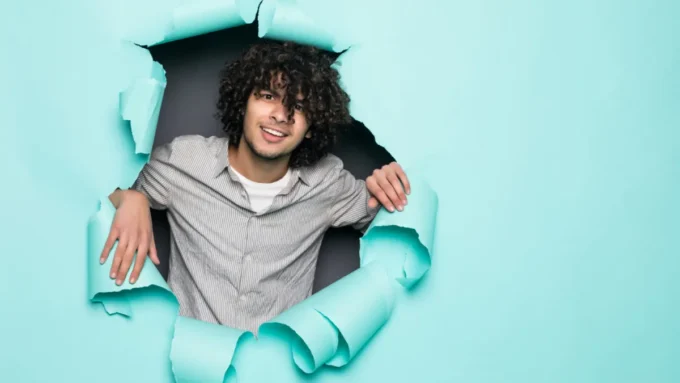 Aprendendo cinema o que é quebrar a quarta parede - veja significado, exemplos e como fazer