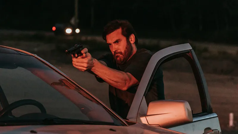 Caçada Final 2024 resenha crítica do filme Adrenalina Pura+ Alec Baldwin Flixlândia