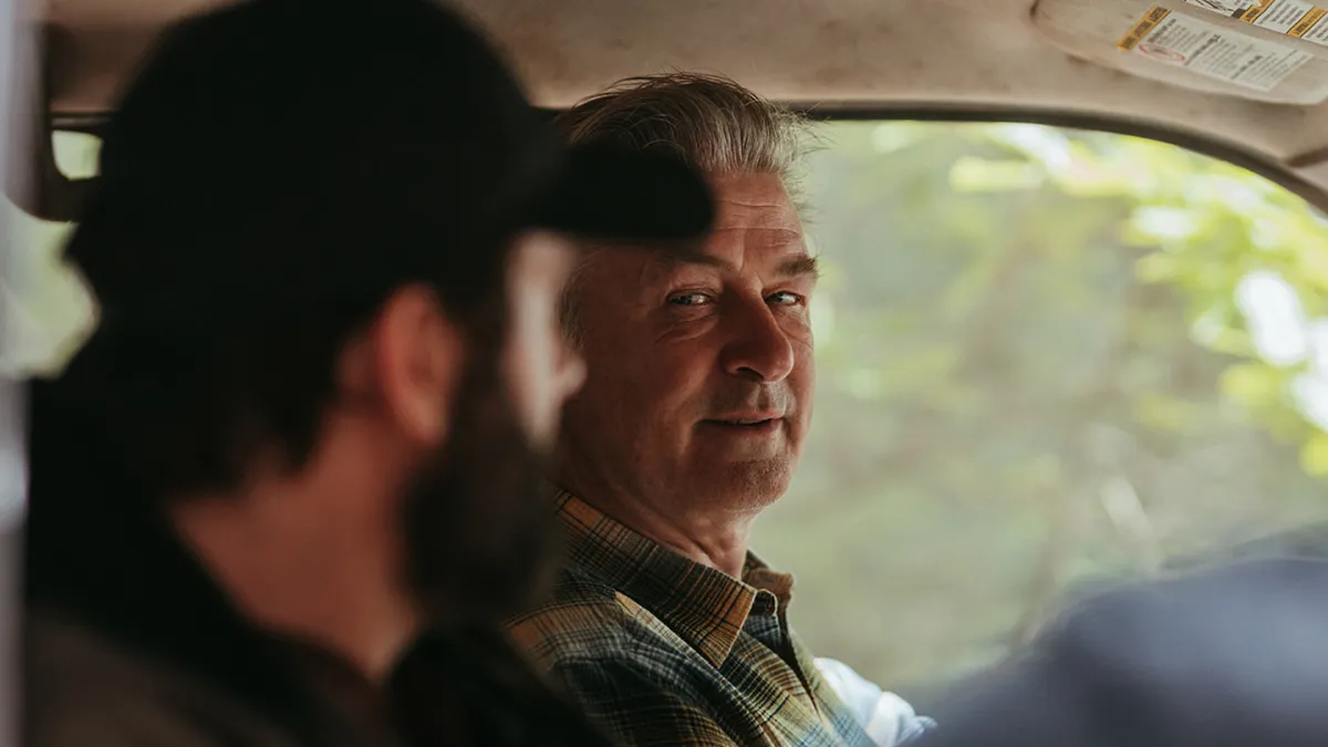 Caçada Final resenha crítica do filme 2024 Adrenalina Pura+ Alec Baldwin Flixlândia